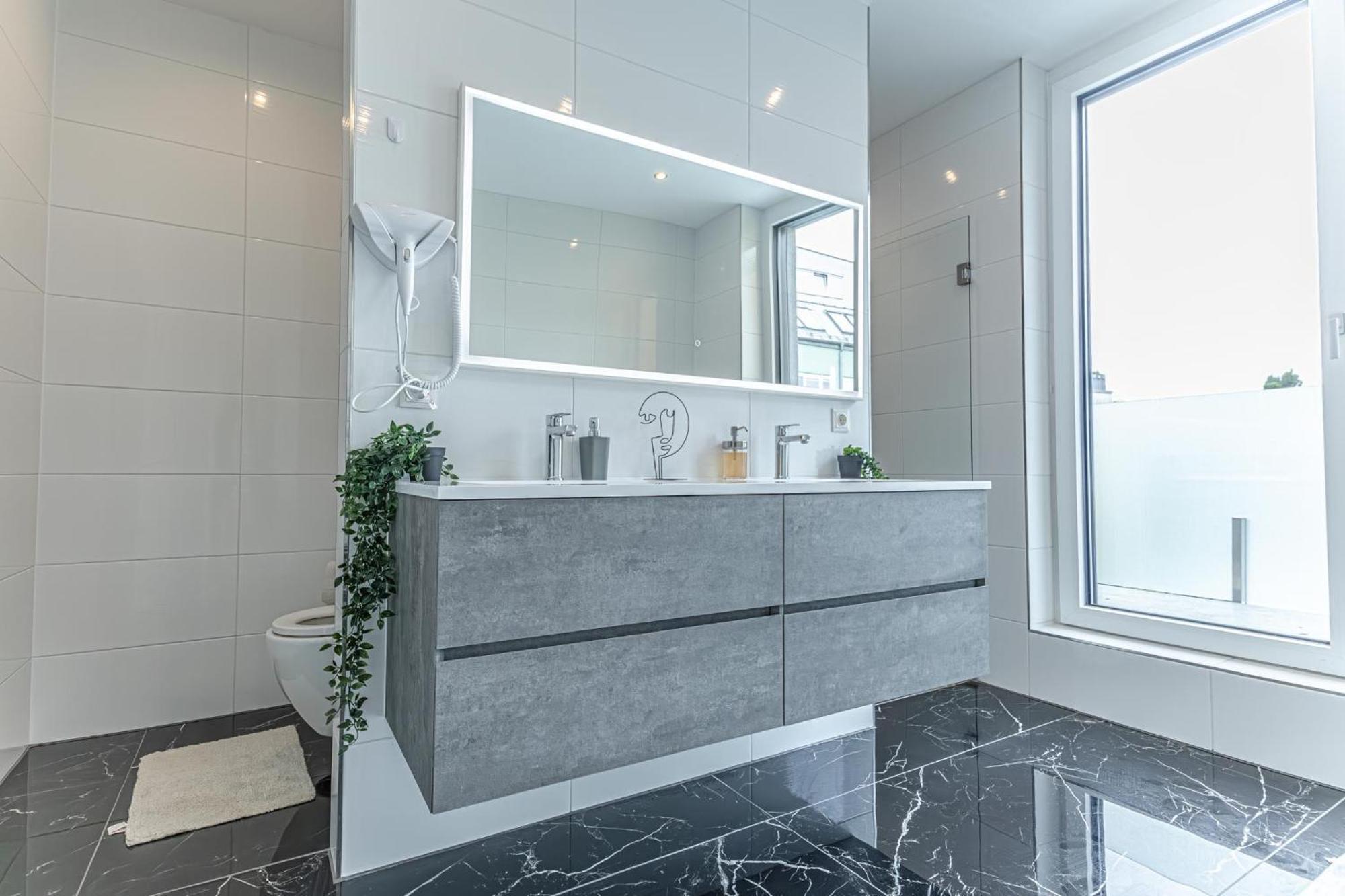 Luxury 6br With Private Pool & Sauna - Pets Allowed
