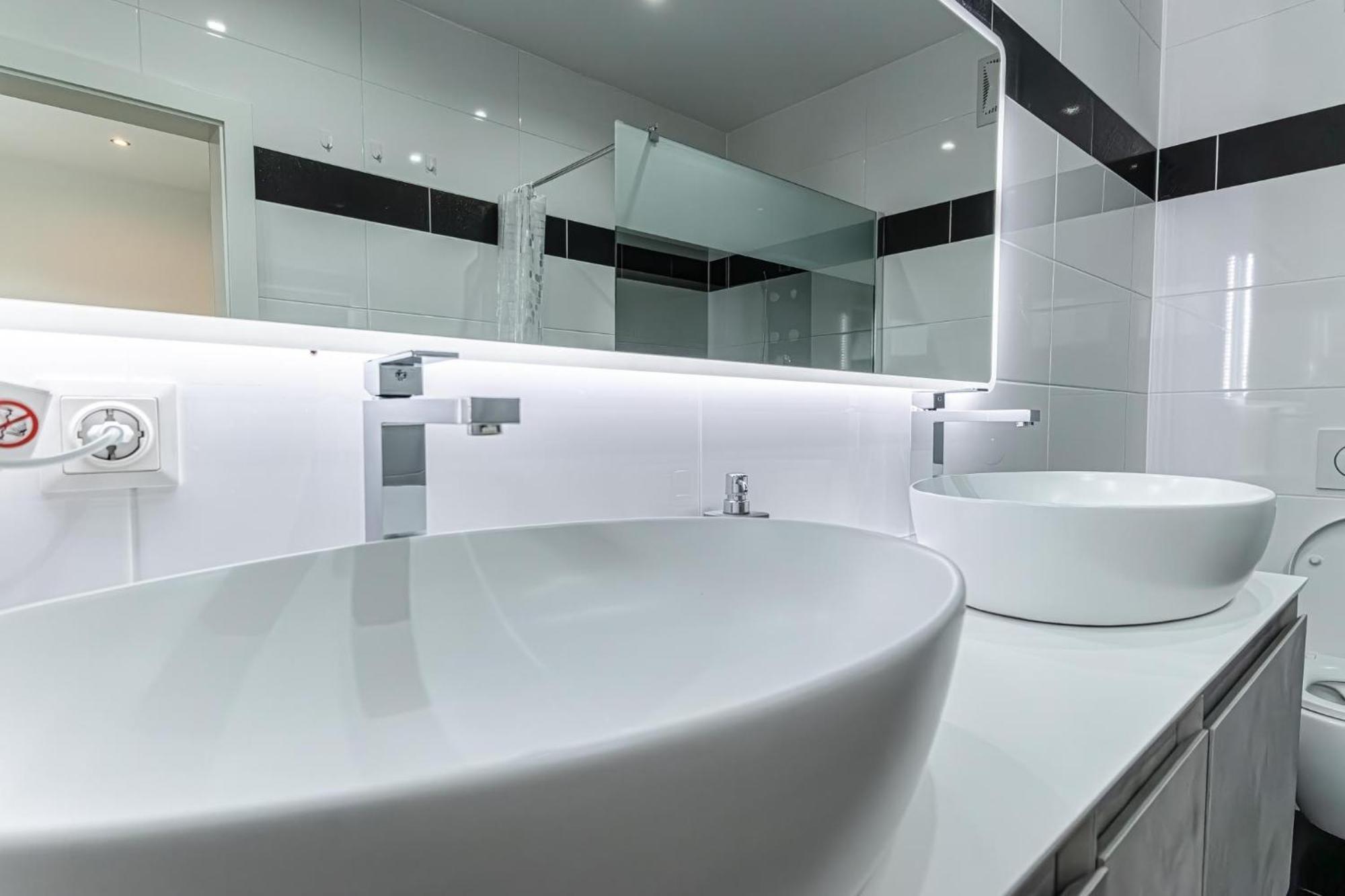 Luxury 6br-4ba With Private Pool & Sauna - Pets Allowed Vienne