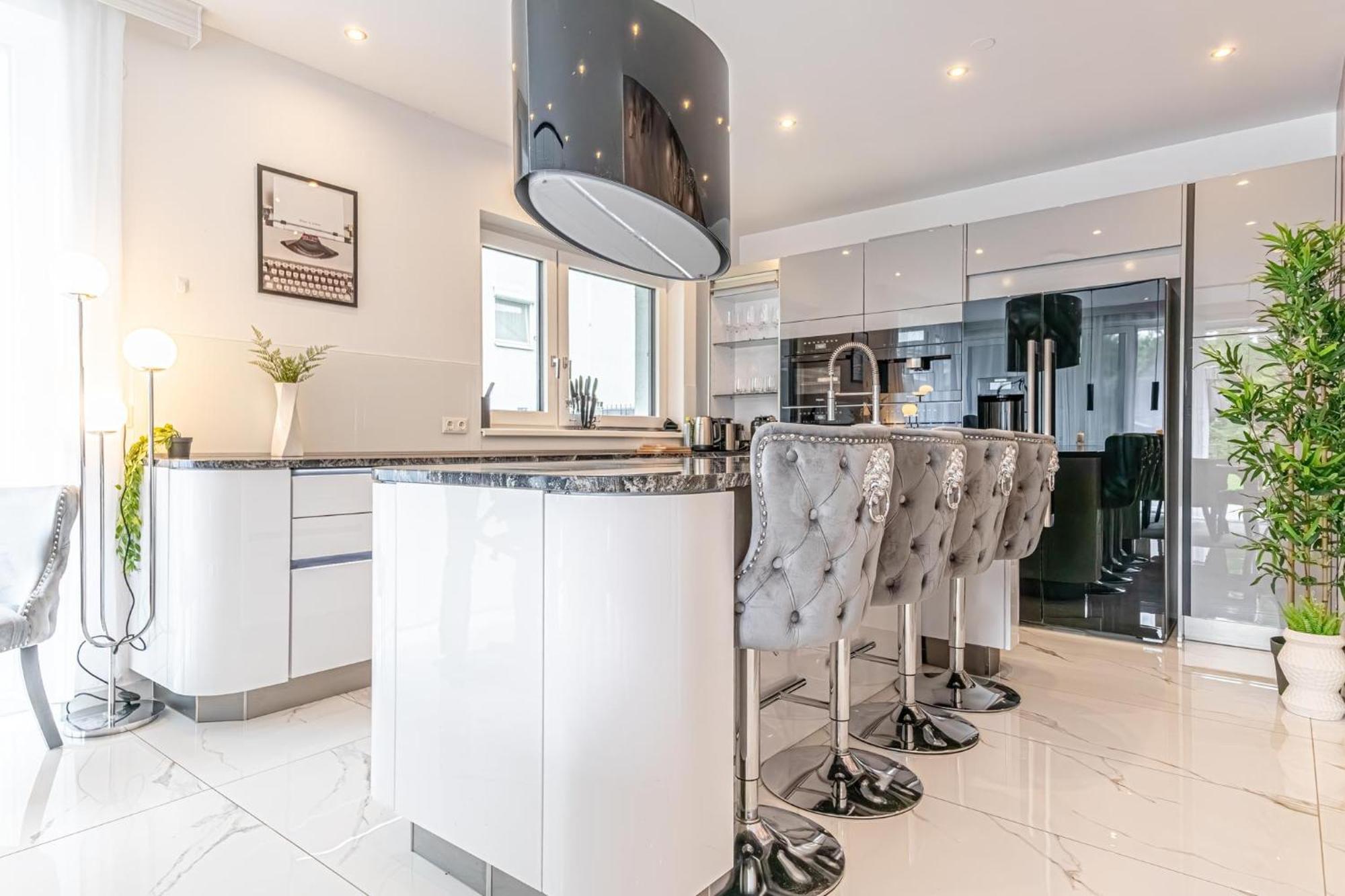 Vila Luxury 6br-4ba With Private Pool & Sauna - Pets Allowed