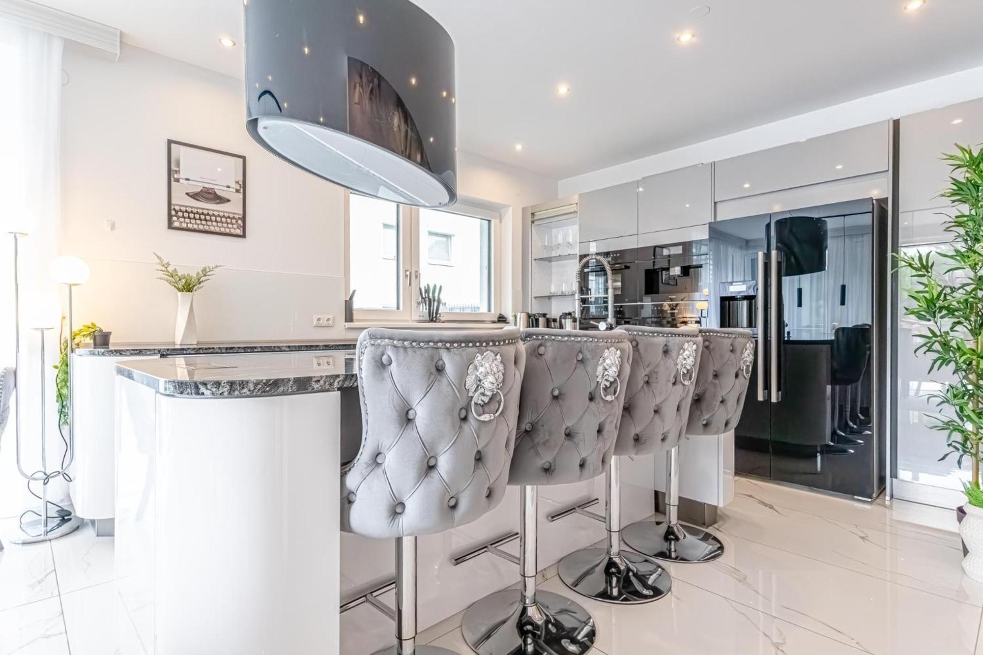 Luxury 6br With Private Pool & Sauna - Pets Allowed *