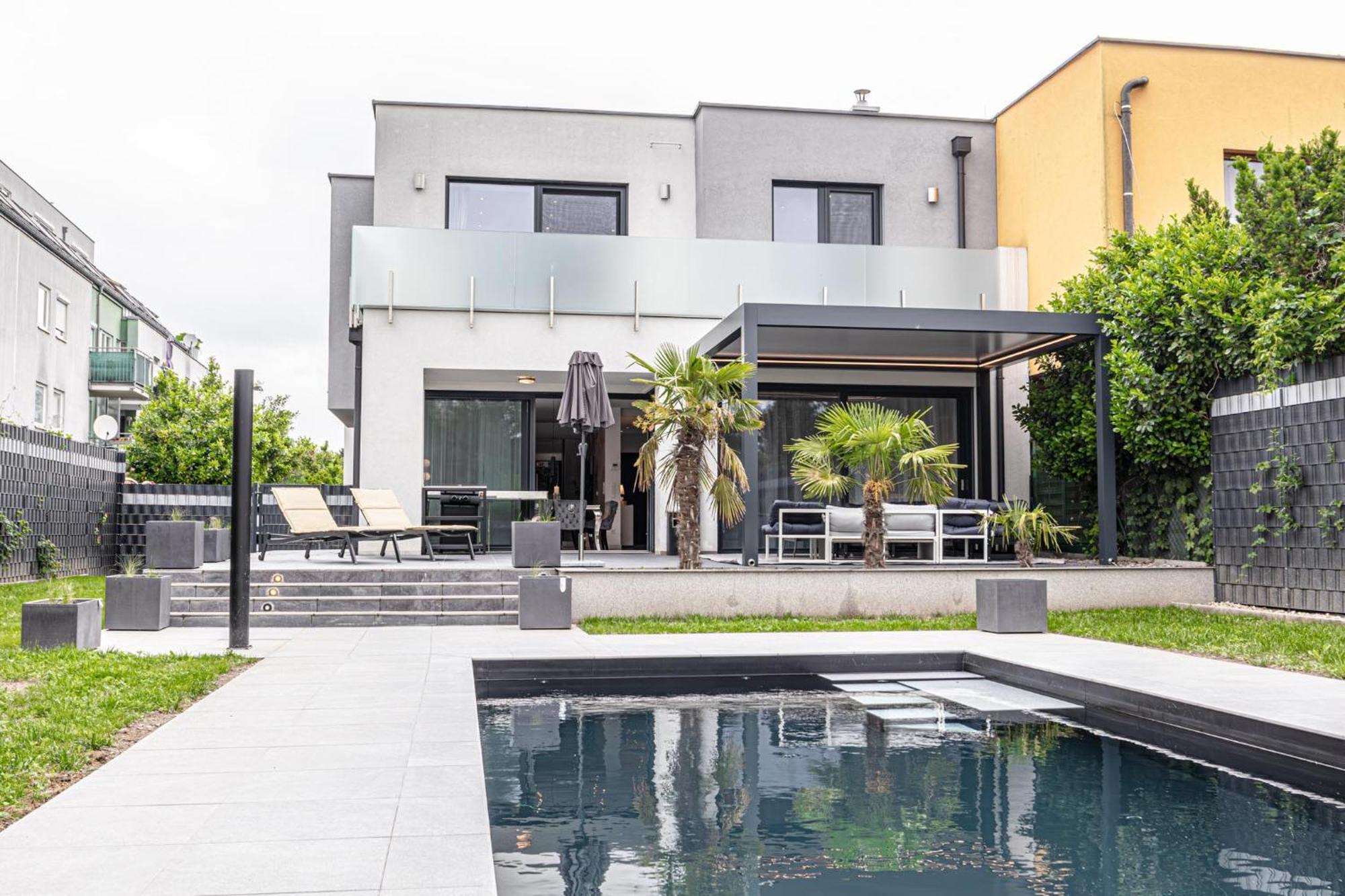 Luxury 6br-4ba With Private Pool & Sauna - Pets Allowed * Vienne